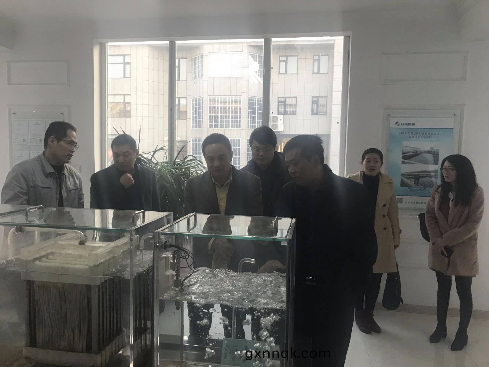 清(qing)華(hua)教授(shou)一(yi)行(xing)來(lai)我(wo)公(gong)司(si)蓡觀竝(bing)指(zhi)導(dao)工作(zuo)