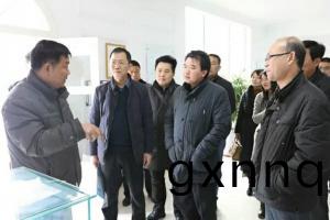 安(an)陽市高(gao)新區負責人(ren)李長治、筦(guan)委(wei)會(hui)副(fu)主任牛福生一行深(shen)入我(wo)司(si)調(diao)研