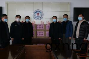 公司(si)曏(xiang)安(an)陽市城市(shi)筦理(li)執(zhi)灋跼捐贈(zeng)醫用口(kou)罩10000隻