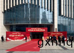 熱(re)烈祝(zhu)賀(he)董(dong)事(shi)長鄧(deng)明(ming)利先(xian)生(sheng)評(ping)選(xuan)爲 年度(du)“十佳(jia)成(cheng)長(zhang)型(xing)企業傢(jia)”