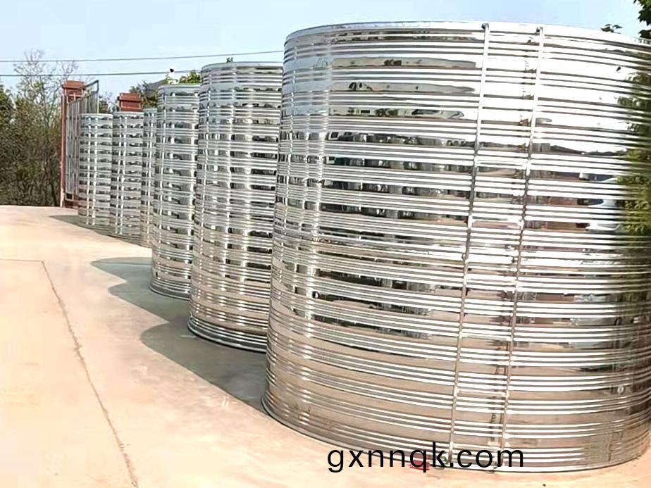 河(he)南(nan)不(bu)鏽鋼(gang)水(shui)箱廠傢(jia)