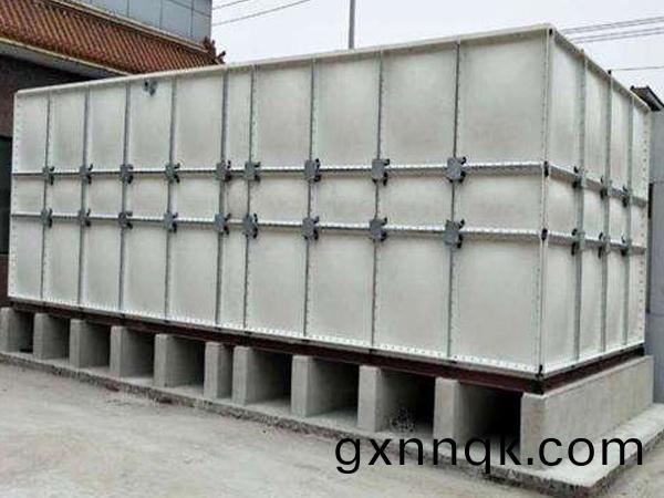 裝(zhuang)配式水(shui)箱(xiang)廠(chang)傢(jia)