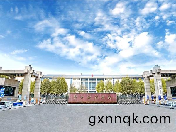 鄭(zheng)州不(bu)鏽鋼保溫(wen)水(shui)箱廠傢(jia)