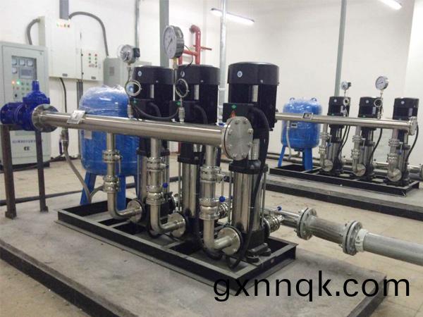 河(he)南(nan)變(bian)頻供(gong)水(shui)設備廠傢