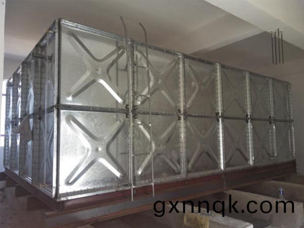 鄭州(zhou)鍍鋅闆(ban)水(shui)箱(xiang)廠傢(jia)