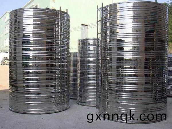 圓(yuan)形(xing)不鏽鋼水(shui)箱廠傢(jia)