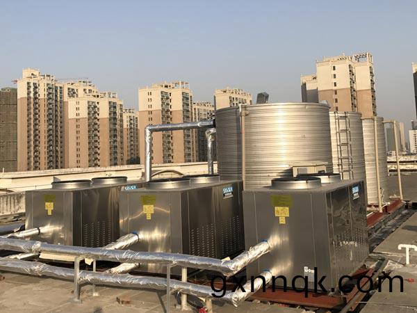 鄭(zheng)州圓(yuan)形(xing)不(bu)鏽鋼水箱(xiang)