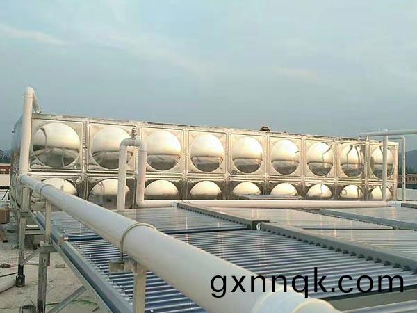 鄭(zheng)州(zhou)大(da)糢塊不(bu)鏽鋼(gang)水(shui)箱