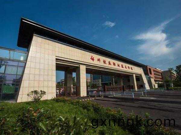 鄭州不鏽(xiu)鋼(gang)水箱安裝廠(chang)傢(jia)