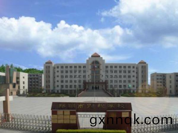 不鏽(xiu)鋼(gang)水箱(xiang)安(an)裝廠傢(jia)