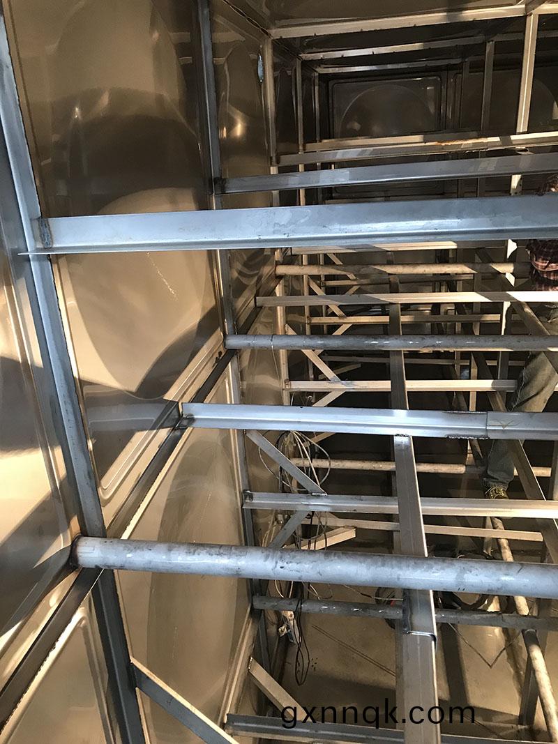 鄭(zheng)州不鏽(xiu)鋼(gang)保溫水(shui)箱