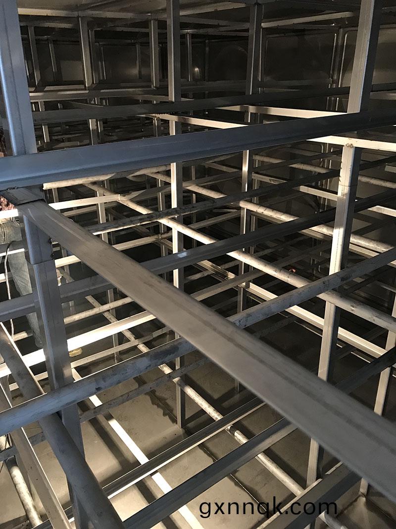 不鏽(xiu)鋼消(xiao)防(fang)水箱(xiang)廠(chang)傢