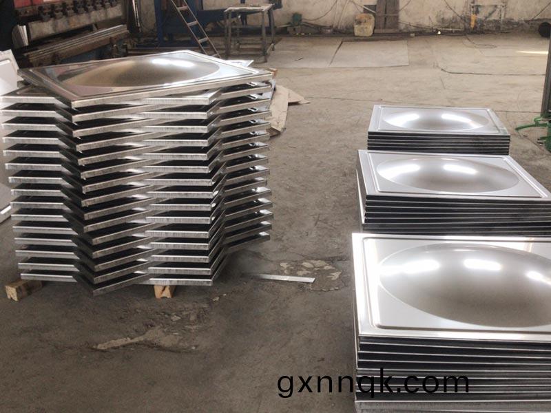 河(he)南不鏽鋼水(shui)箱生(sheng)産廠傢